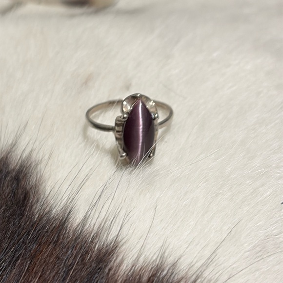 Gorgeous “purple” cat eye silver ring - Picture 1 of 4
